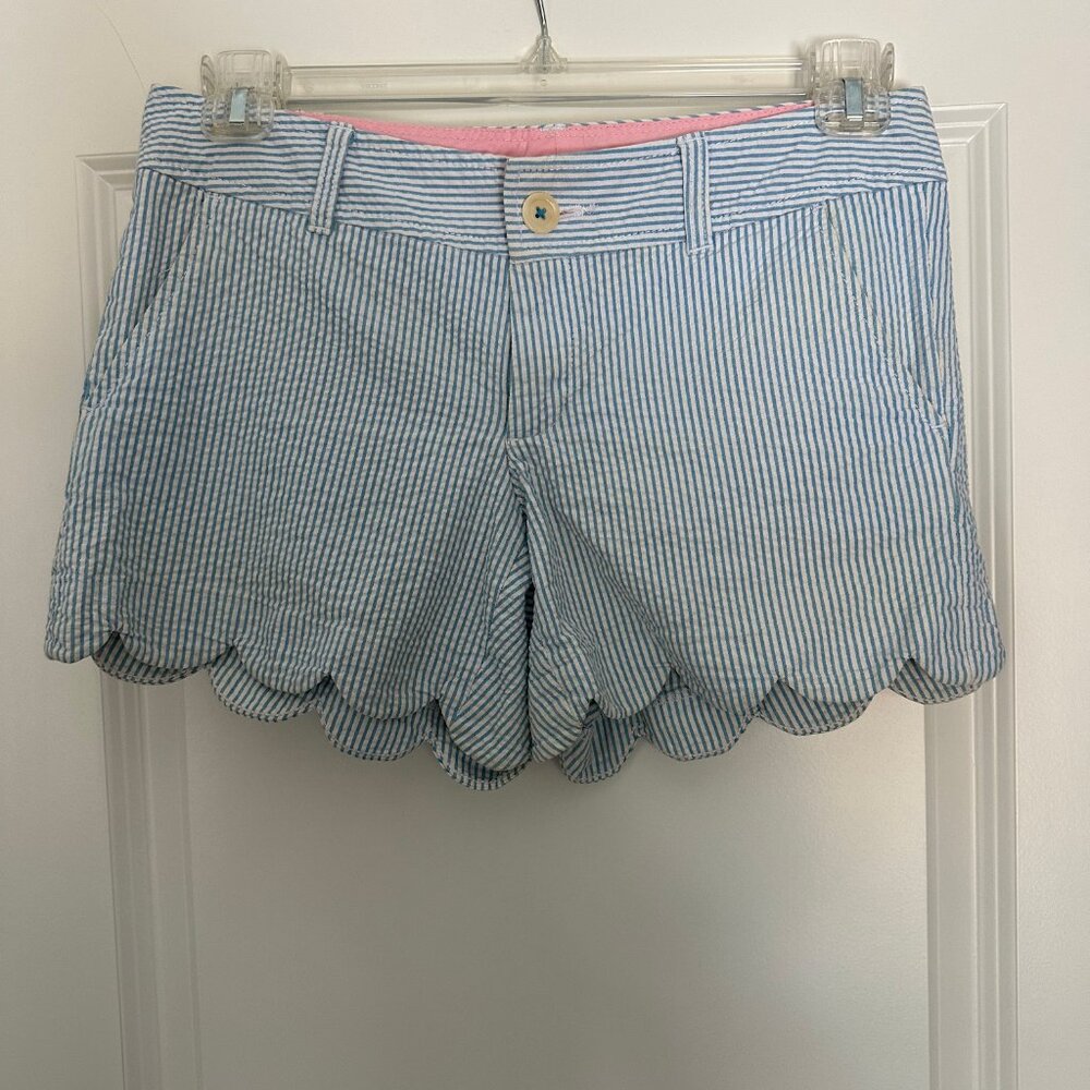 Lilly Pulitzer Buttercup Scalloped Shorts in Blue Seersucker, size 4